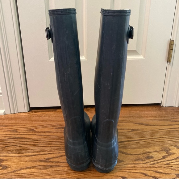 Hunter Navy Rain Boots, size 9 - Picture 4 of 6